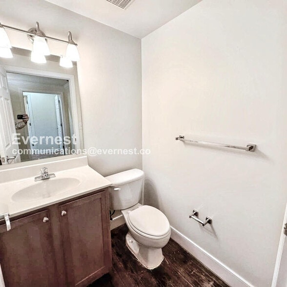 Building Photo - 525 E Grace St