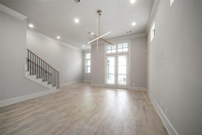Building Photo - 409 W 17th St