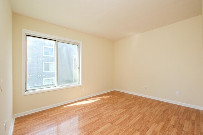 Building Photo - 40 South Ave