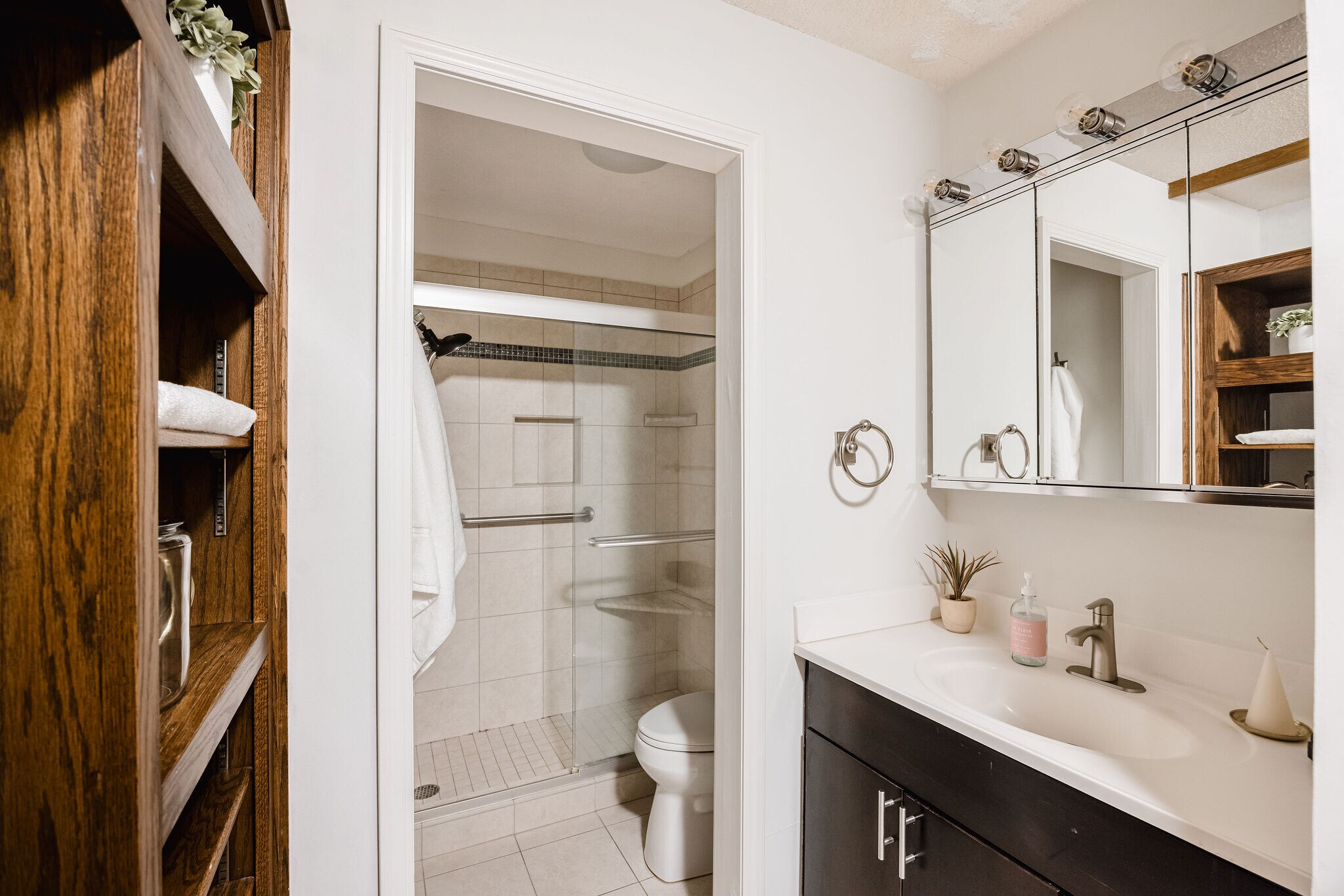 Building Photo - 35 Nathan Ln N