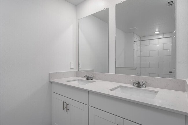 Building Photo - 10964 65th Ter E