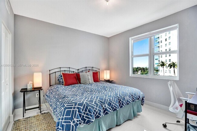 Building Photo - 7900 Harbor Island Dr