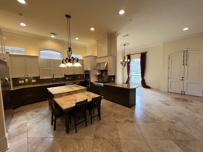 Building Photo - Elegant Two-Story Home with Outdoor Kitchen in Desirable Shadows Lake