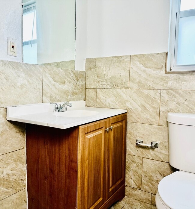 Building Photo - Huge 3 Bed House For Rent