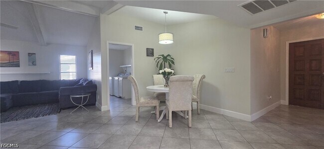 Building Photo - 534 SE 34th Terrace