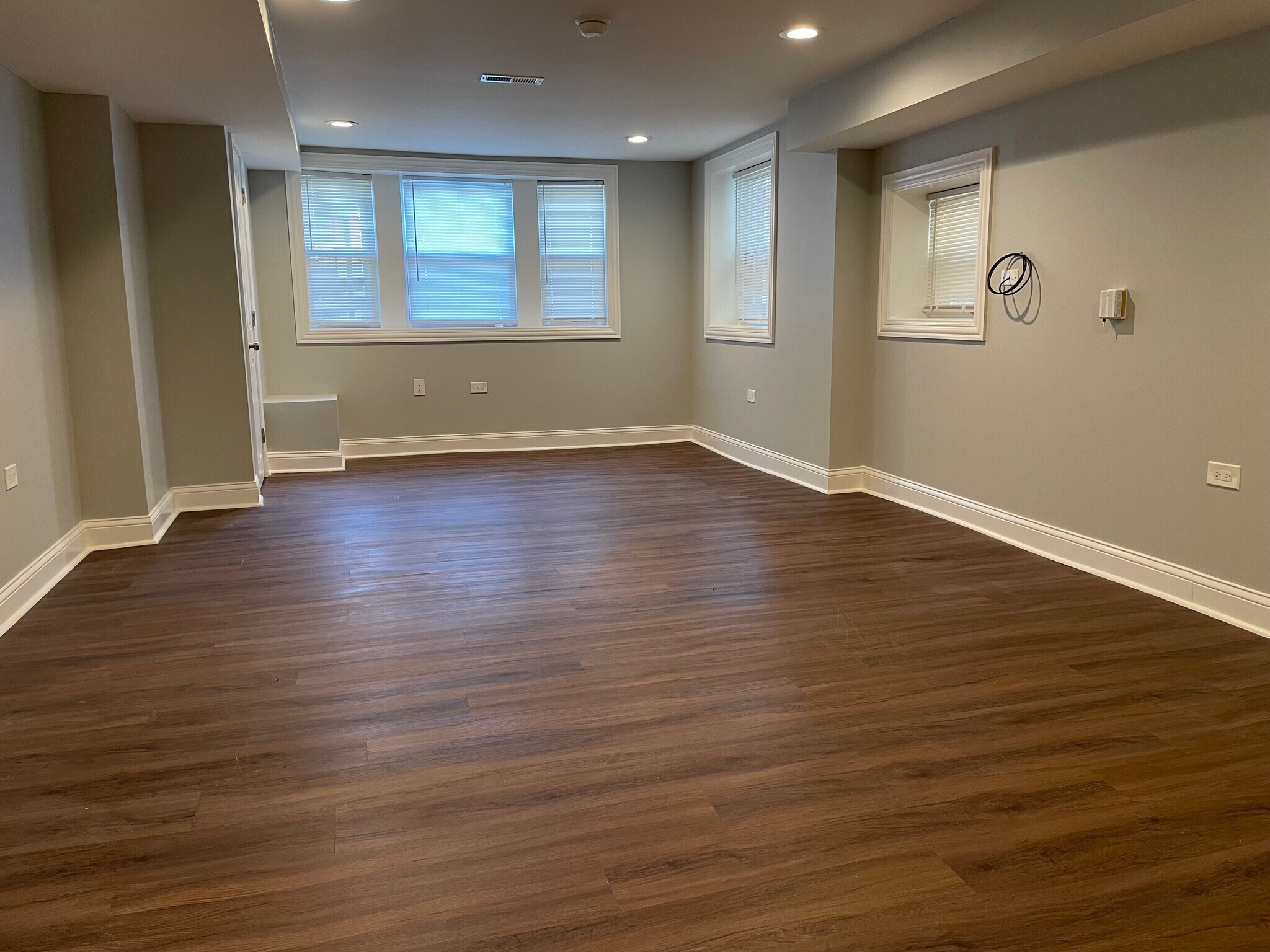 Building Photo - 2428 N Avers Ave