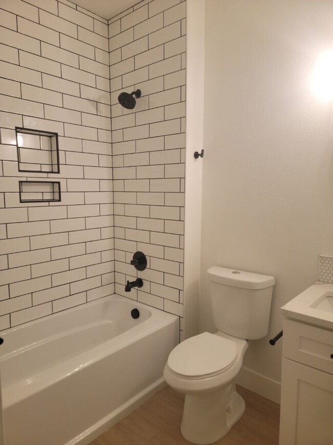 Building Photo - Brand New 4 Bed 3 Bath Modern Farmhouse St...