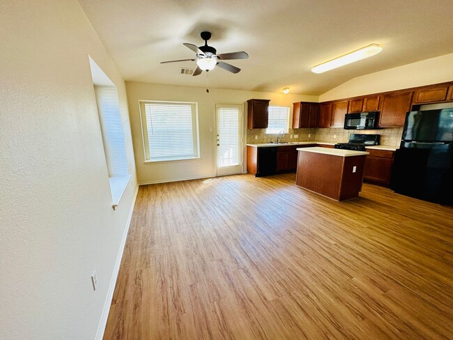 Building Photo - Check out this SWEET 4 bed/2 bath home!