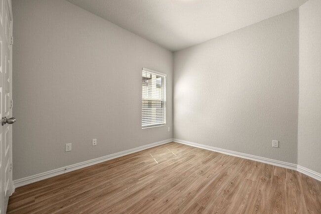 Building Photo - GORGEOUS 3 BEDROOM DUPLEX LOCATED IN CONVERSE, TX!