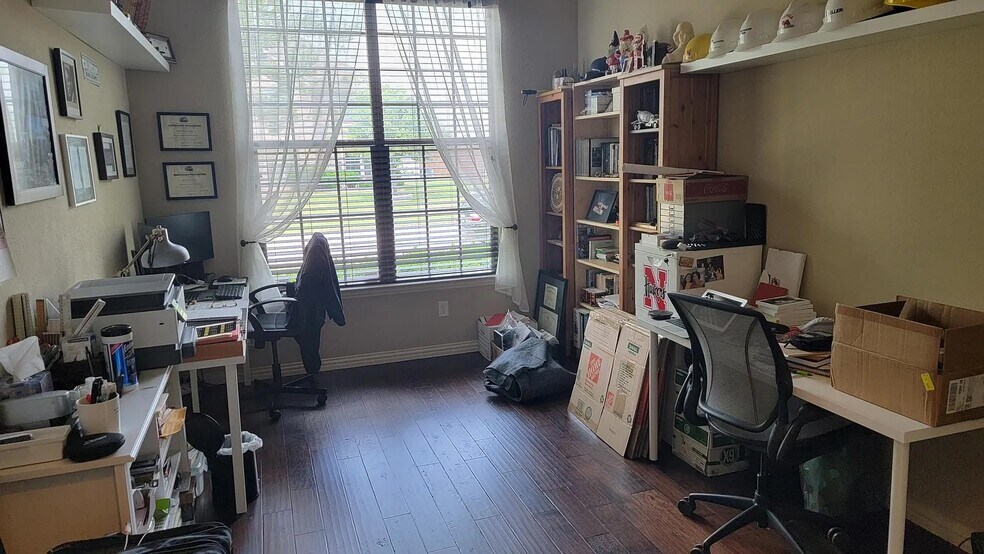 Office - 12372 Payne St
