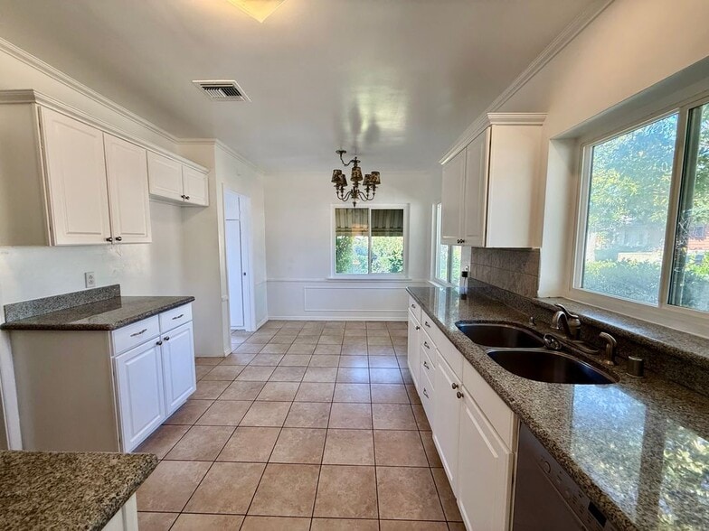 Building Photo - 1369 Norton Ave