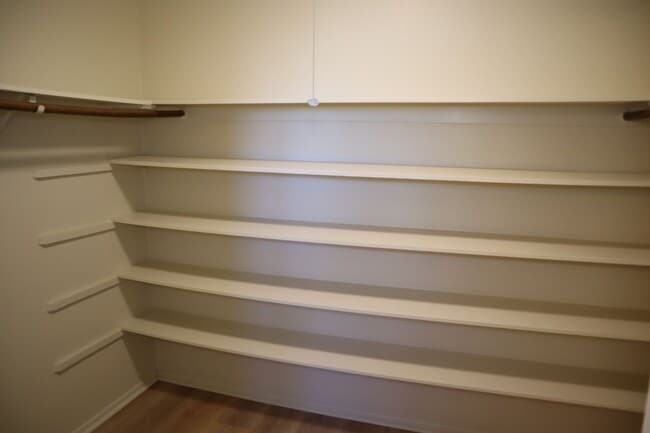 Building Photo - Livable, Lovable, & Avaiable!