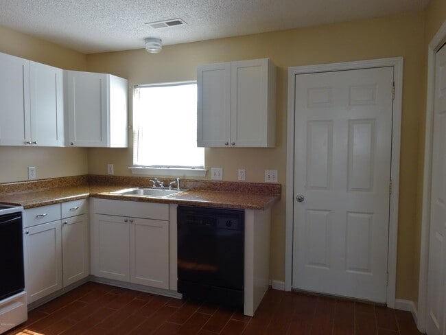 Building Photo - 1076 W Pueblo Dr