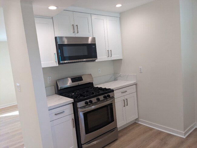 Building Photo - 2102 Thurman Ave.