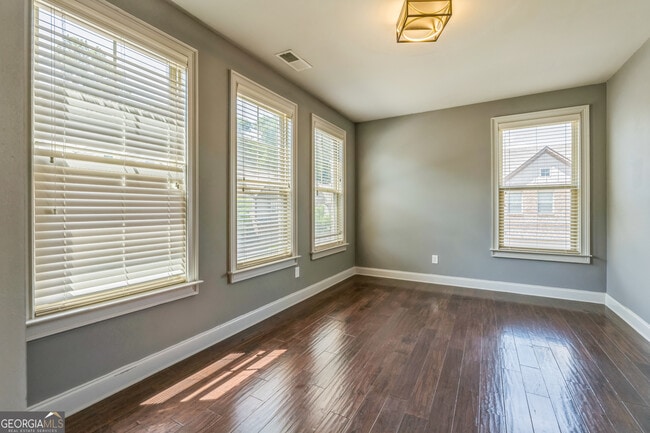 Building Photo - 5080 Whiteoak Terrace SE