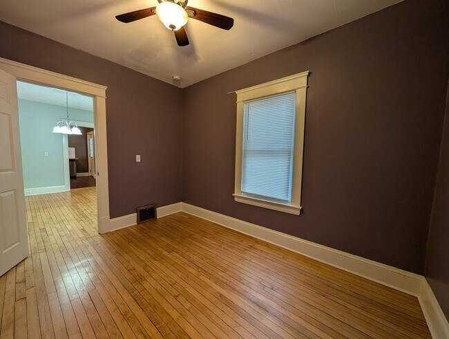 Building Photo - 1560 Coutant Ave