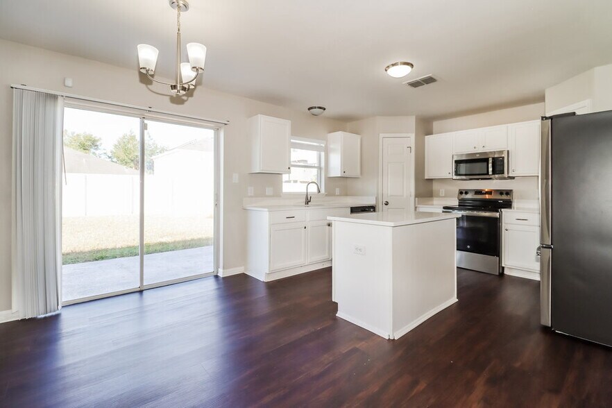 Building Photo - 10401 River Bream Dr