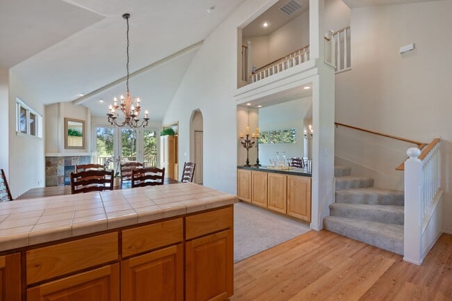 Building Photo - Gated Community in Broken Top