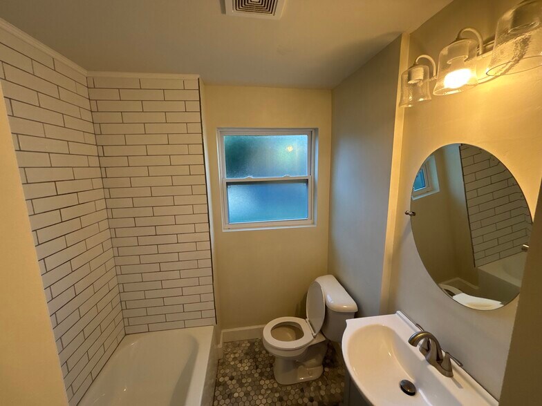 Large renovated bathroom - 3142 Belden Cir
