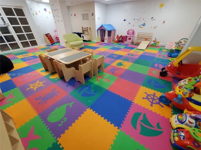 Building Photo - 540 Brickell Key Dr