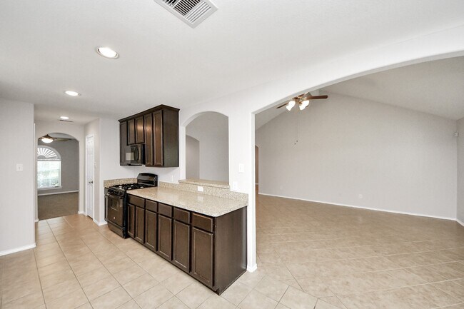 Building Photo - 21823 Wildcroft Dr