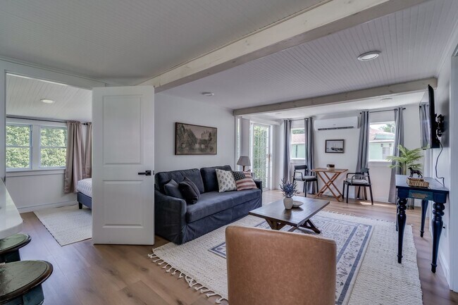 Building Photo - **Furnished Winter Rental** - Sackets Harbor