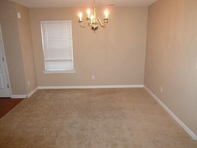 Building Photo - Gorgeous home in the Windhaven Shores Subd...