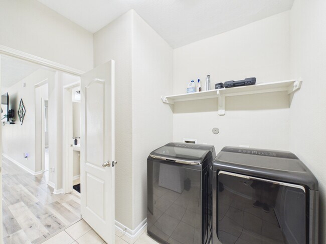 Building Photo - 9426 Russeff Field Ln