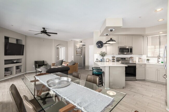 Building Photo - 705 W Queen Creek Rd