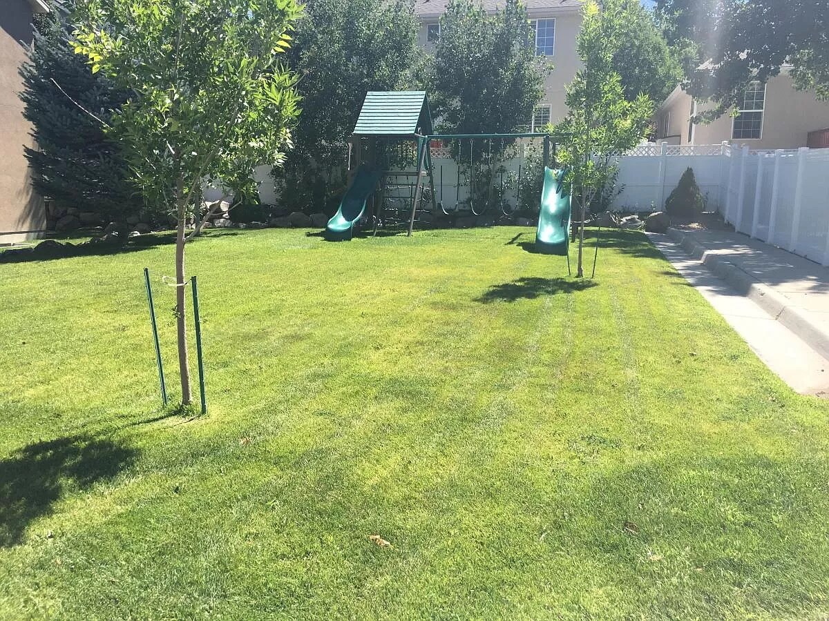 Community Play Area - 822 E Gatewood Dr