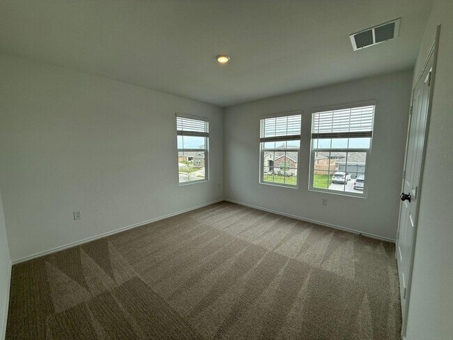 Building Photo - 519 Vantage Dr