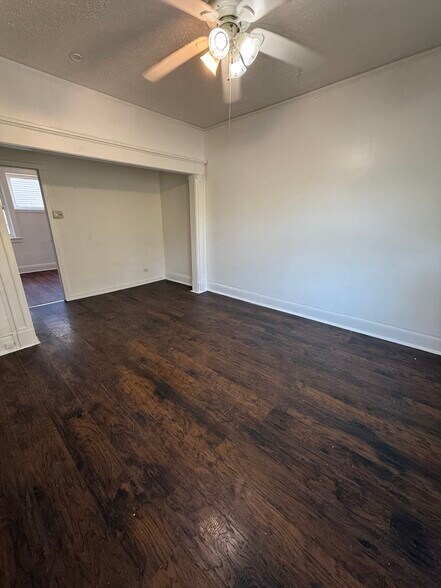 Building Photo - 5005 W Ferdinand St