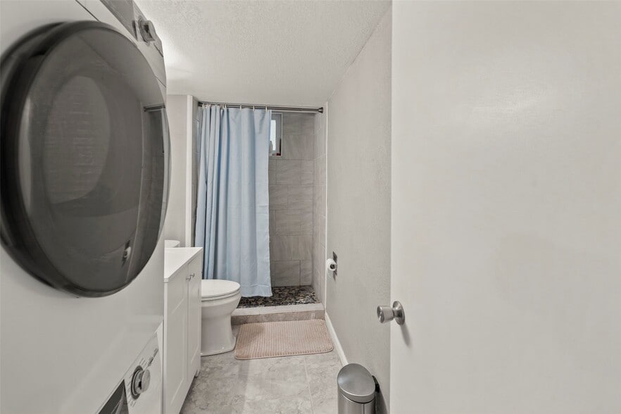 Building Photo - 1407 Willshire Dr