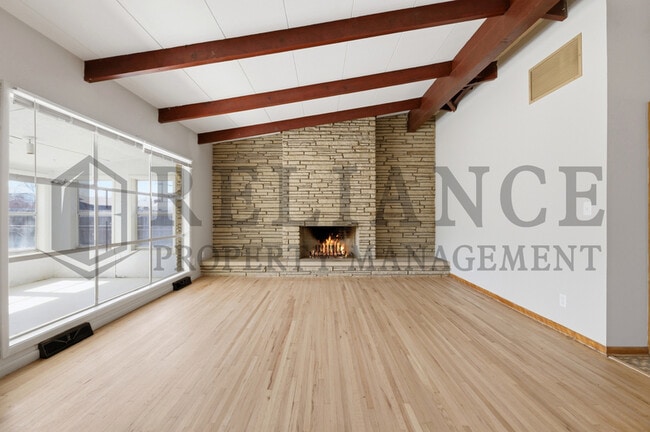 Building Photo - 2541 W Benjamin Dr