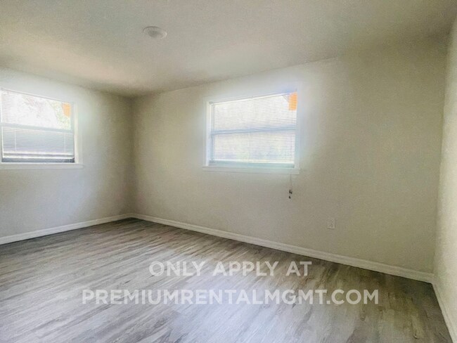 Building Photo - 703 Gotts Rd