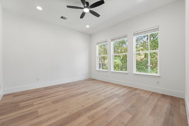 Building Photo - 3531 White Oak Point Dr