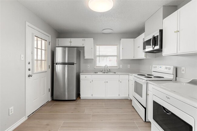 Building Photo - 108 Gm Ln