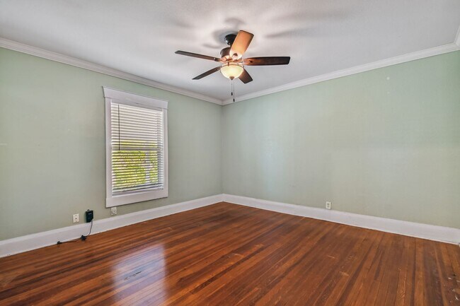 Building Photo - Riverside Heights Historic Bungalow!