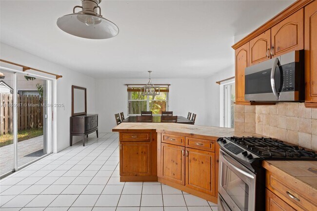Building Photo - 15623 SW 100th Ln