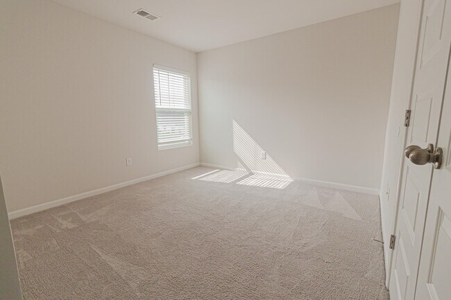 Building Photo - 780 Dusty Pine Way
