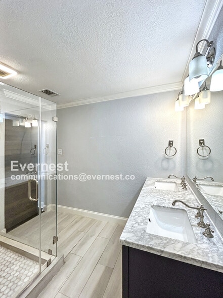 Building Photo - 2701 Deeringhill Dr