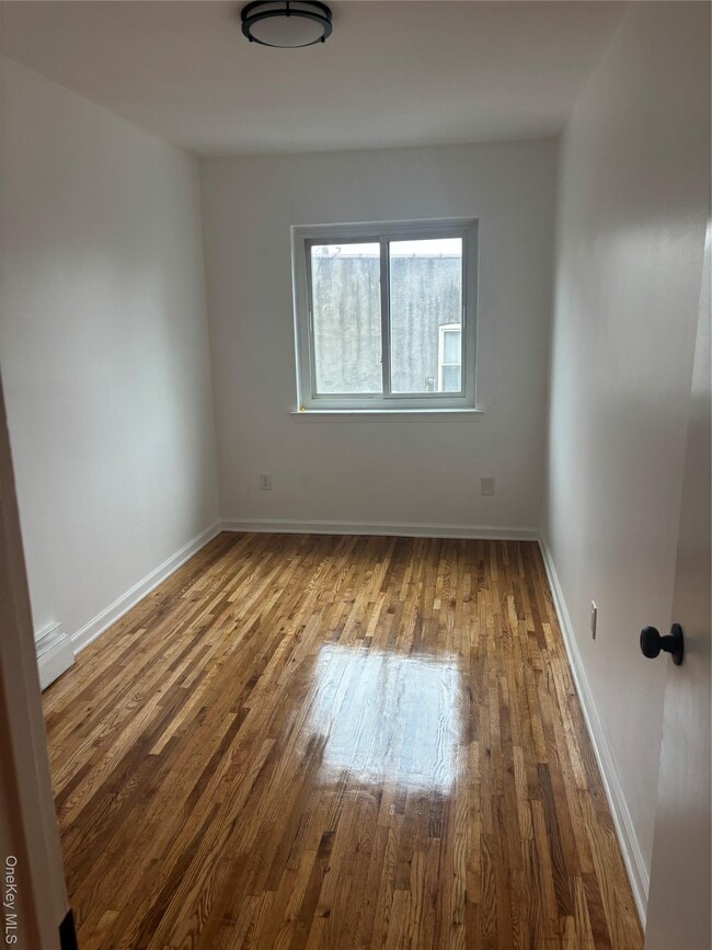 Building Photo - 654 Hegeman Ave
