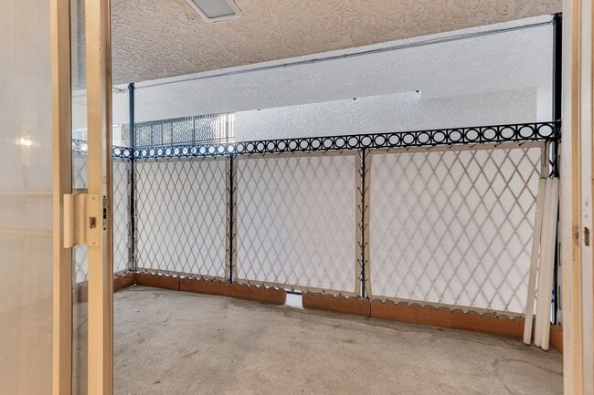 Building Photo - 4950 Louise Ave