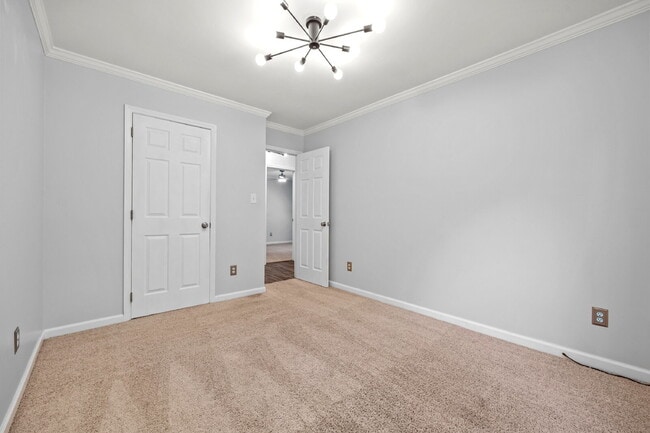 Building Photo - "Charming 4-Bedroom Haven in Charlotte's Heart with Spacious 2271 sq ft Living!"