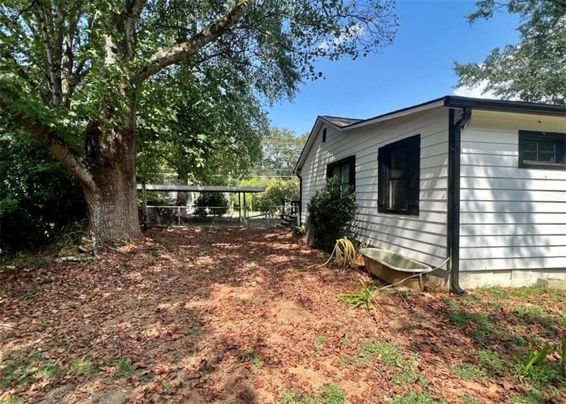 Building Photo - 3521 Clay Rd SW