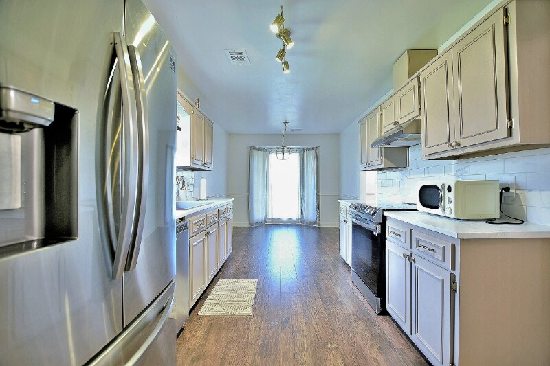 Building Photo - 4660 Woodmere Ln