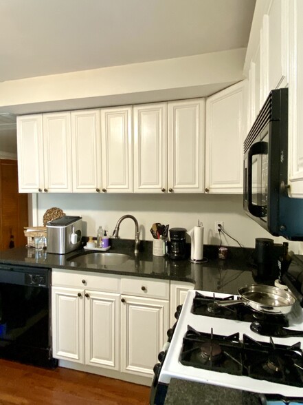 Kitchen - 40 Clark St