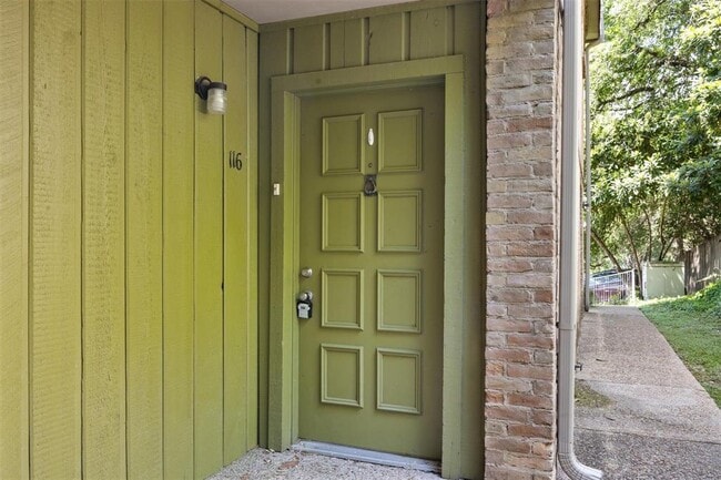 Building Photo - 620 S 1st St