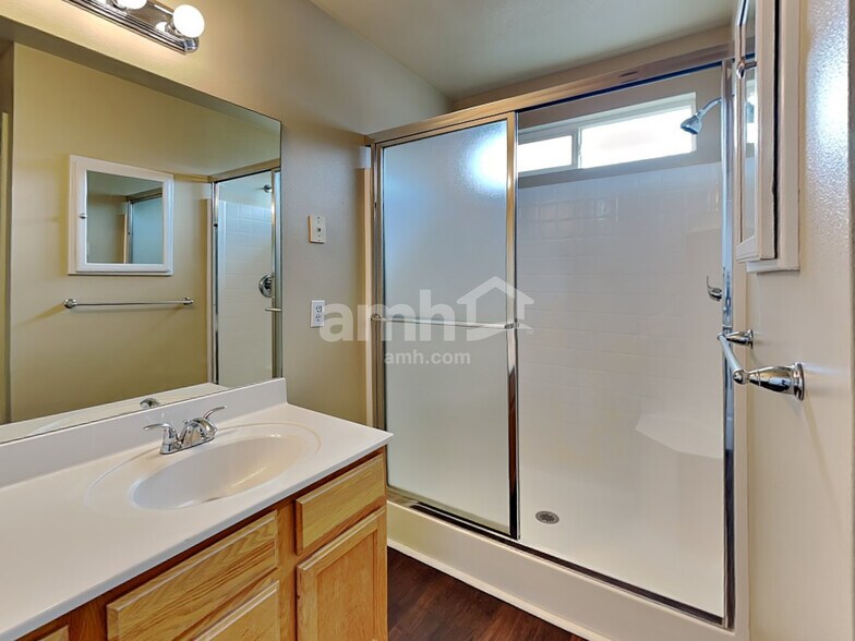 Building Photo - 1674 Dean Ave