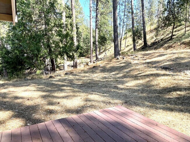 Building Photo - 3 bedroom, 3 bath unfurnished or furnished...